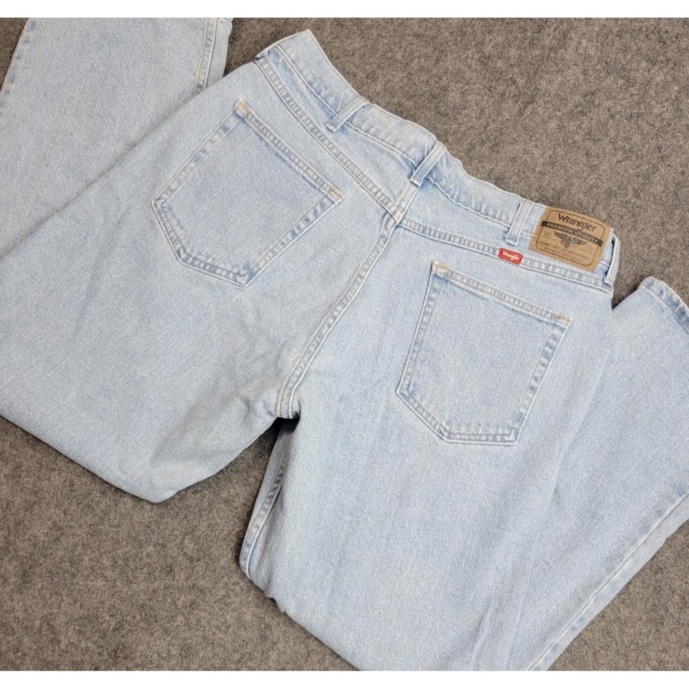 Wrangler Jeans Mens 36x29 Blue Denim Light Wash Relaxed Fit Straight Casual